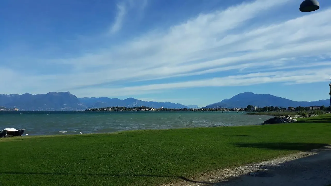 Villetta Daniela - A Due Passi Dalla Spiaggia Σιρμιόνε 0*,  Ιταλία
